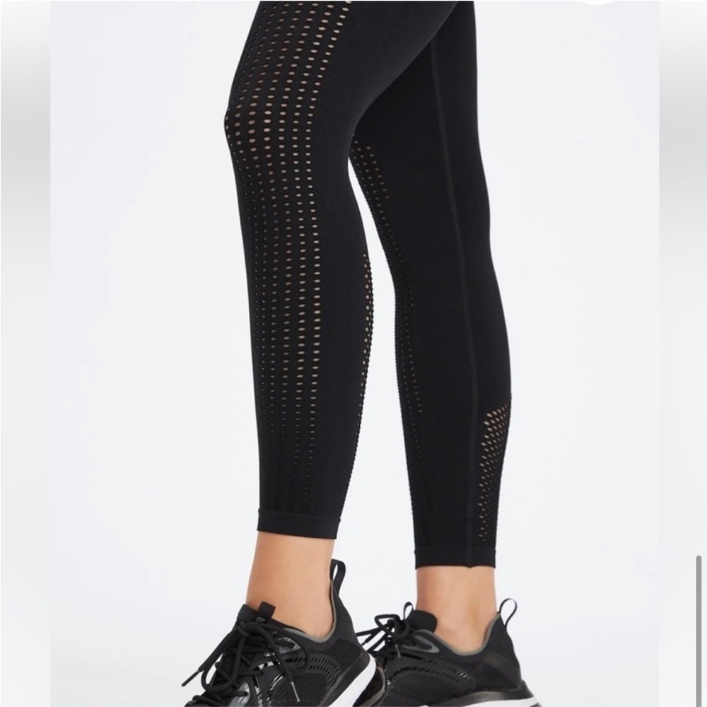 New! Fabletics Sync Seamless High-Waisted 7/8
Legging Black - Picture 8 of 8